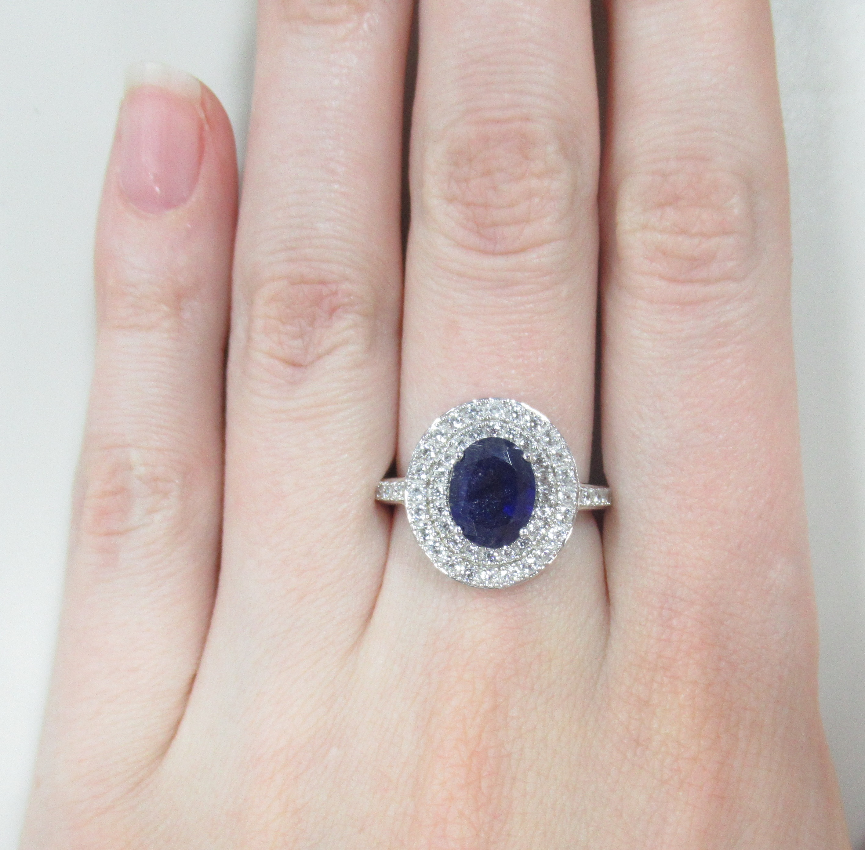 Серебряное кольцо с сапфиром